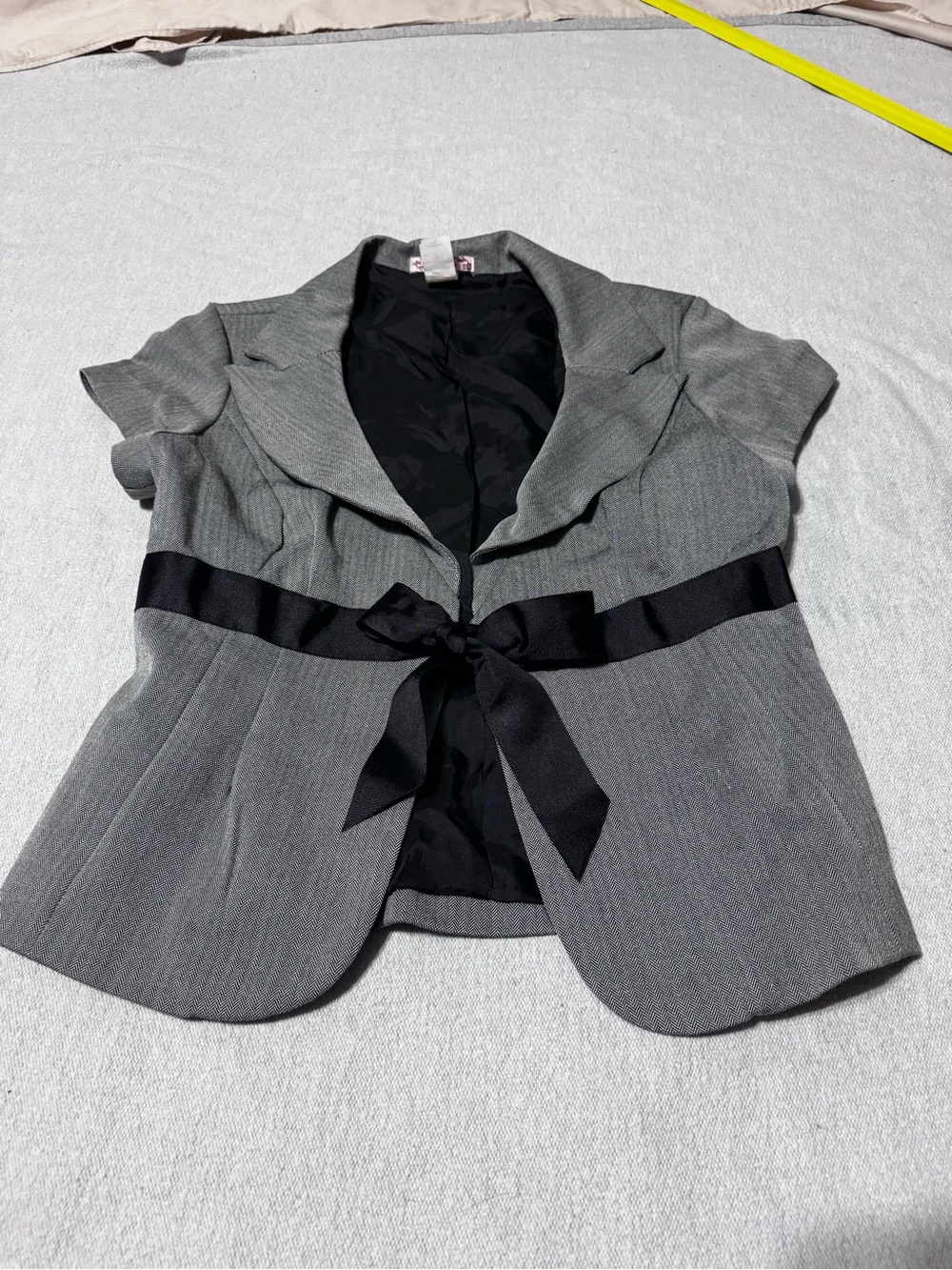 6 degrees Gray Short-Sleeve Blazer with Black Ribbon Tie